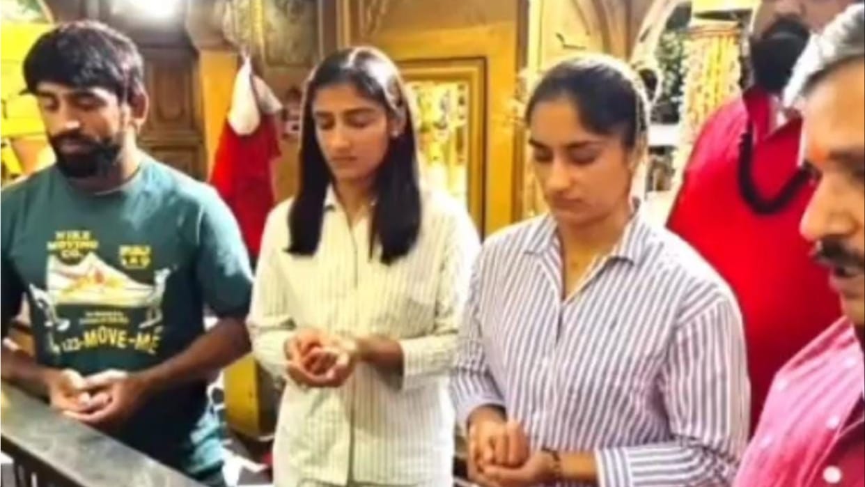 Wrestler Bajrang along with Sangeeta and Vinesh Phogat offered prayers at Hanuman Mandir in Connaught Place
