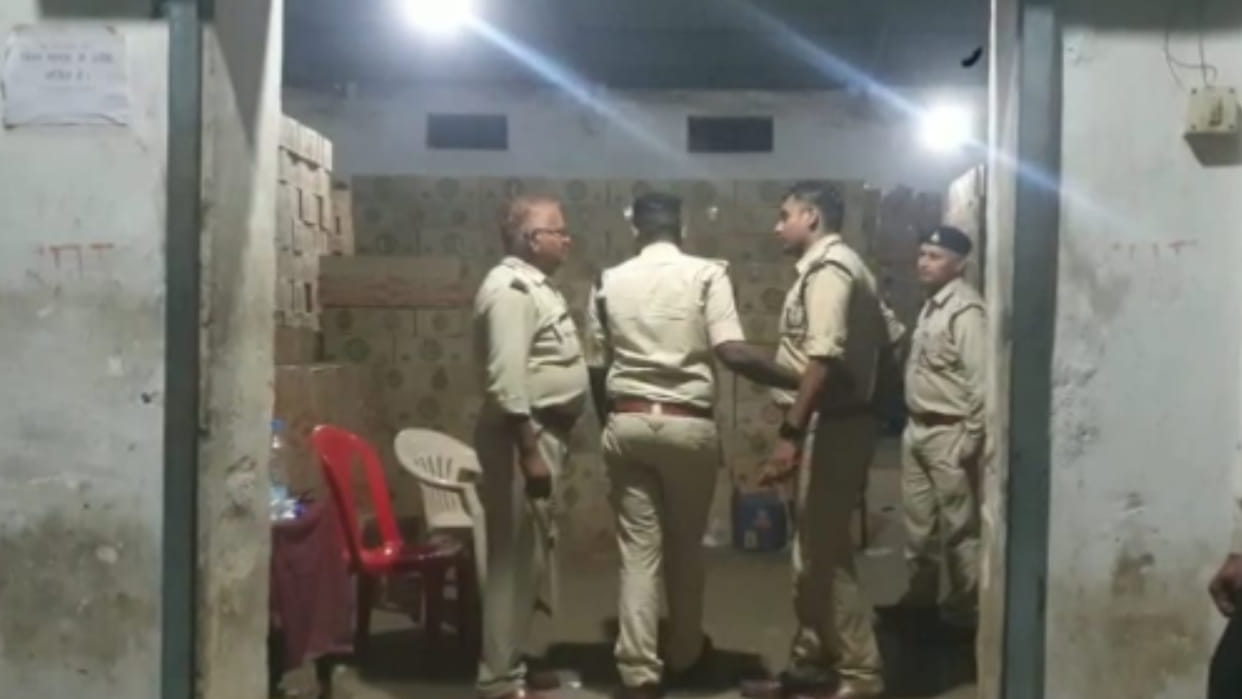 13-member Excise Department team of Jabalpur-Katni reached Shahdol to investigate the warehouse