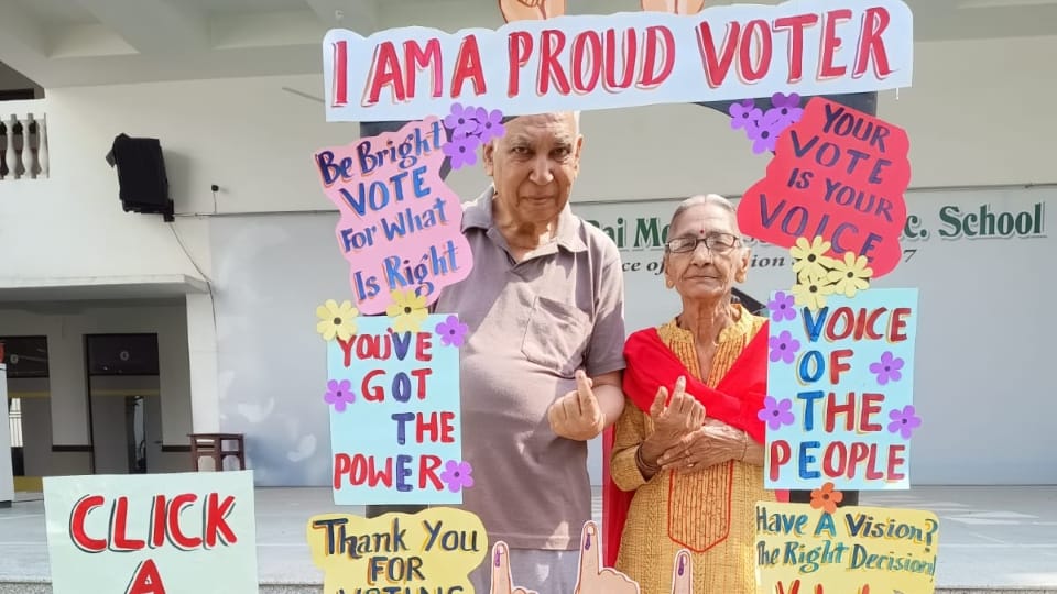 voters came out to voting Minister MP also cast their votes in Bareilly