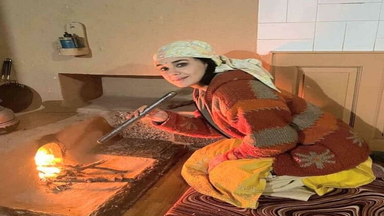 Bollywood Actress Preity Zinta Lit Traditional Chulha In Hill House Remembered School Days