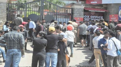 Dharamshala: Cricket lovers raised slogans outside the counter as IPL tickets became expensive