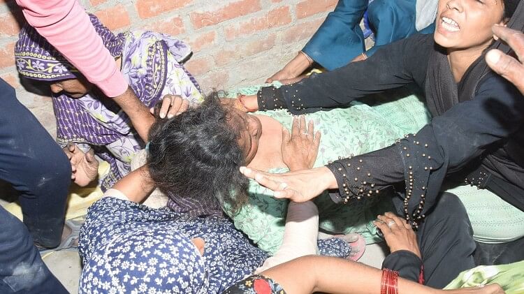 Suicide after daughters murder in Kanpur, beaten with a stick then nose was cut, children said  I am afraid of