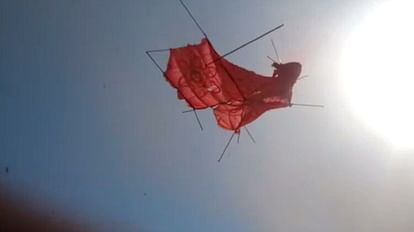 MP News: Tent in marriage ceremony with iron pipe flew in a tornado like a kite, video viral