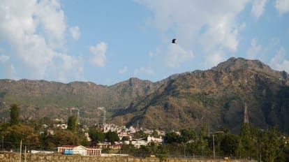Bilaspur: लुहणू-बंदला रोपवे की जगी उम्मीद, प्रारंभिक रिपोर्ट बनाने के लिए आज आएगी केंद्रीय टीम Bilaspur News: Luhnu Bandla ropeway central team will submit report
