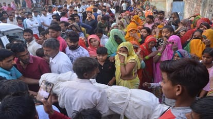 Agra Car Accident News Children Going To School Run Over By Car three Dead And Two In Critical Condition