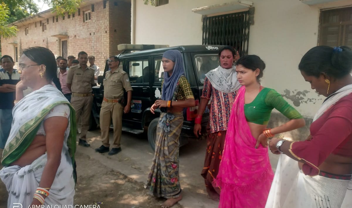 Fight between kinnars and family members for congratulatory songs neg in azamgarh