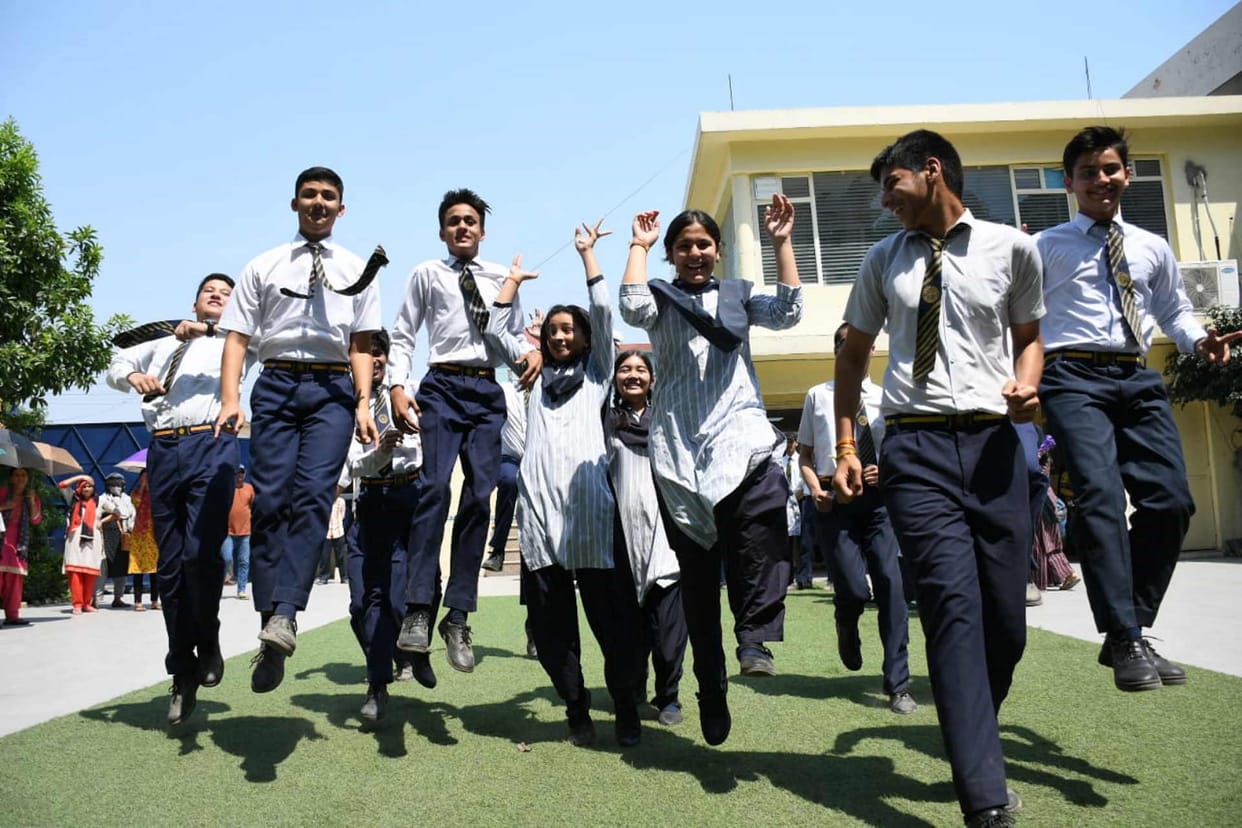 CBSE Result 2023 10th 2th board CBSE Declared exam result Uttarakhand Topper read more Updates in hindi