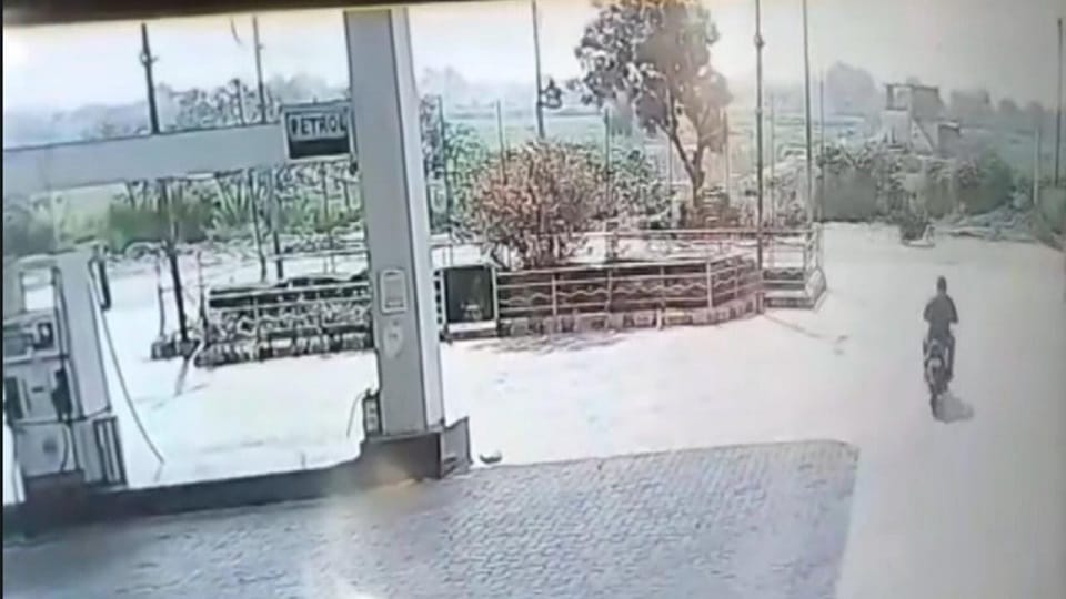 Old man fell from bike died due to heart attack