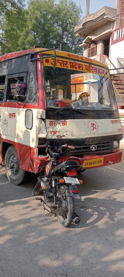Varanasi: Moped rider dies after being hit by roadways bus, one injured, anger among people after the incident