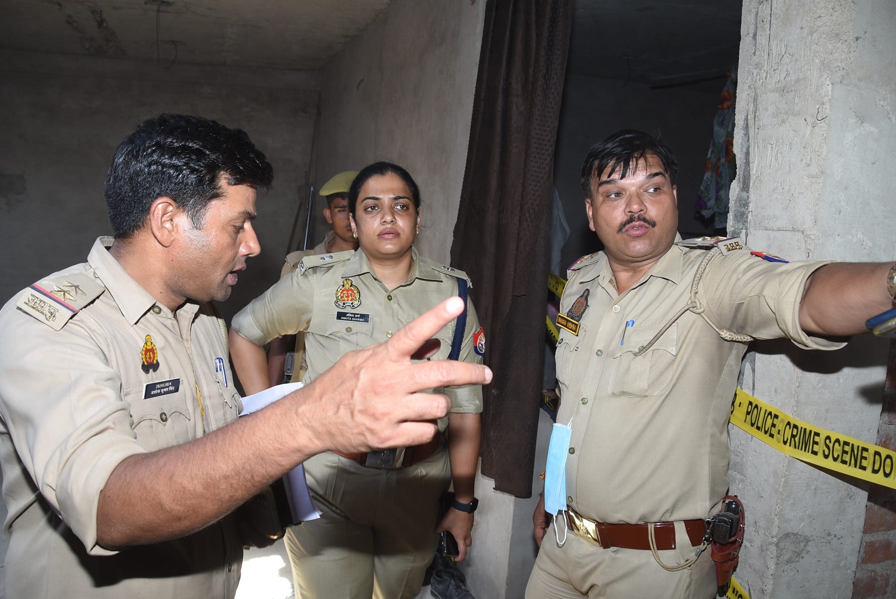 Husband cut wifes nose with blade on suspicion of character in Kanpur, killed daughter by strangulation