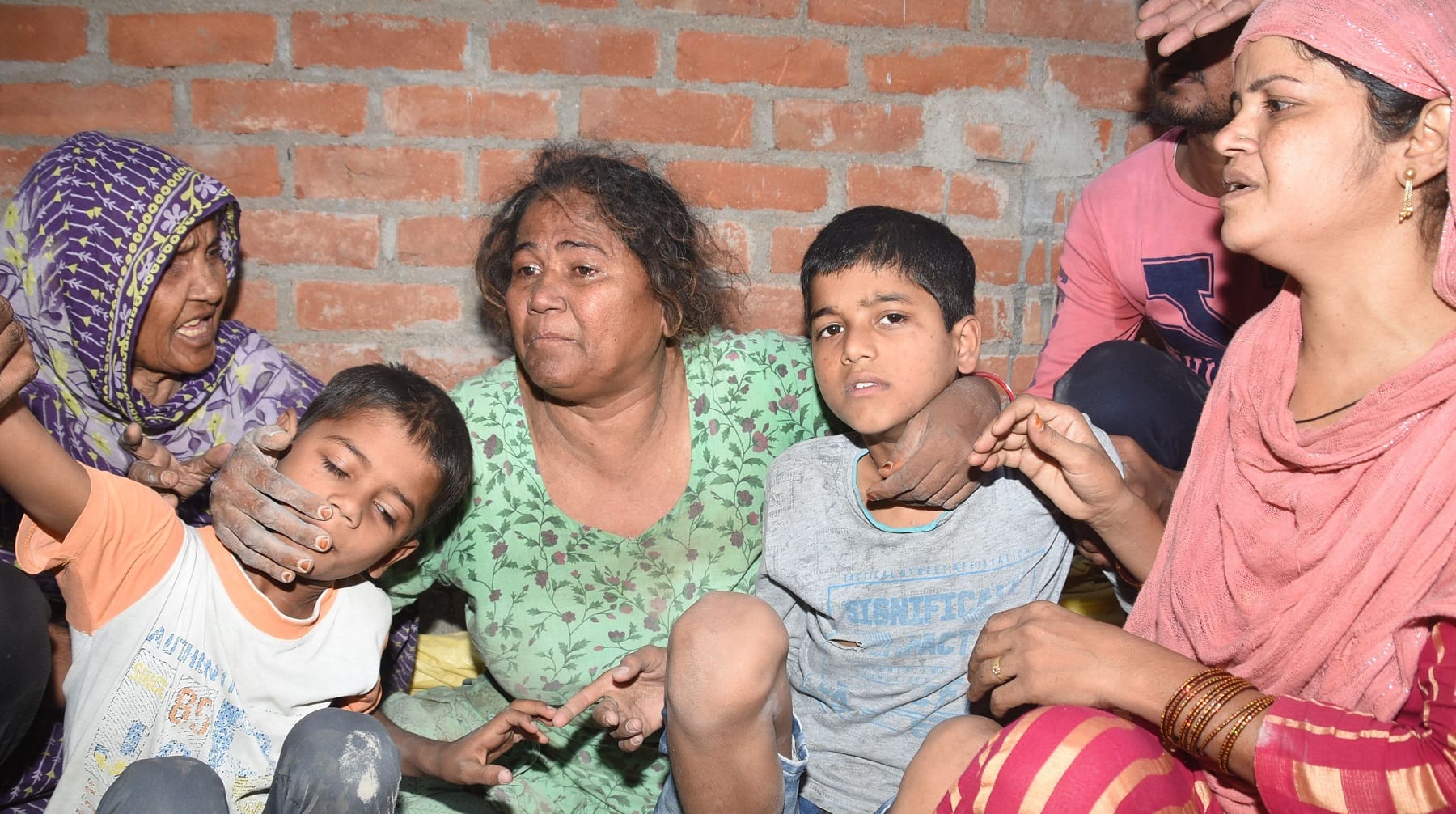 Husband cut wifes nose with blade on suspicion of character in Kanpur, killed daughter by strangulation