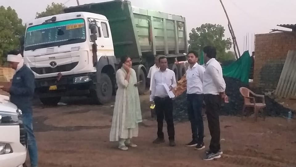 Korba News Hindi Administration raided illegal coal depot