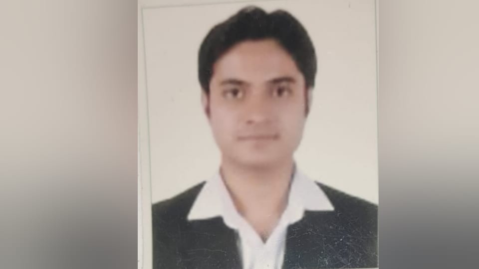 Engineer son of retired IAS committed suicide in Lucknow six months back wife wrote on WhatsApp status single