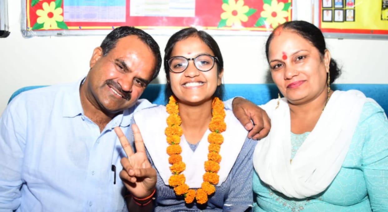 CBSE 10th-12th results declared: Ayushi raised the city's prestige, got 100% marks in three subjects