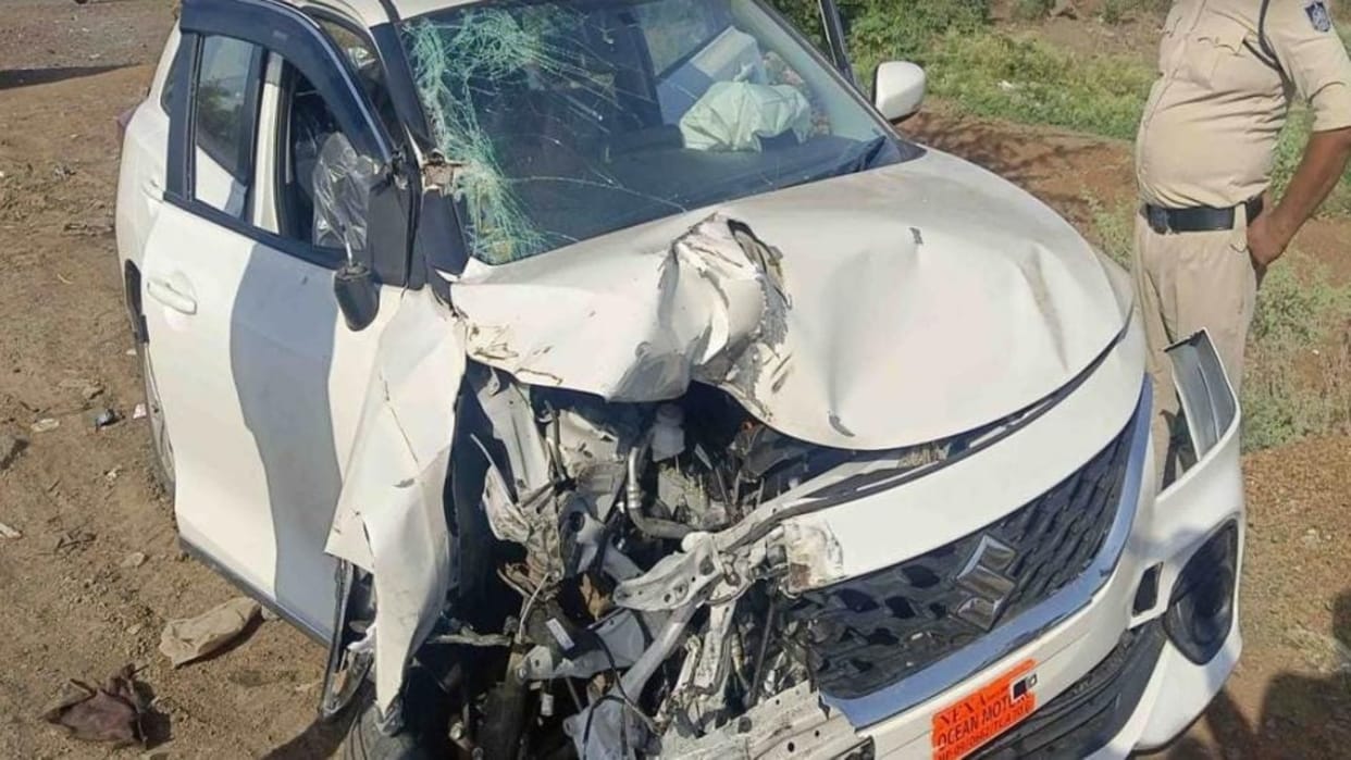 Madhya Pradesh News: Fierce collision between car and mini truck in Ujjain