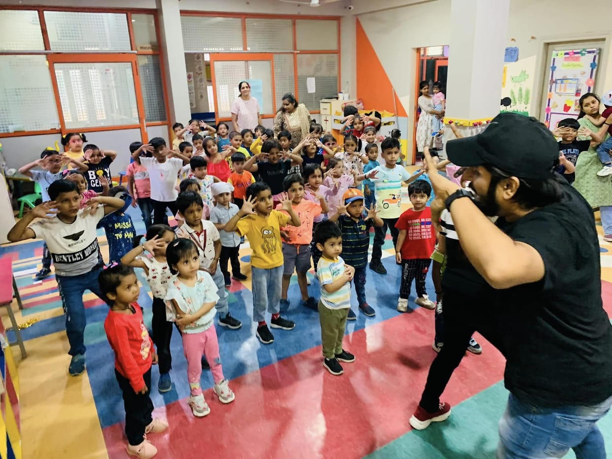 Summer camp will be buzzing in summer vacation, children will become skilled in dance-music-skating