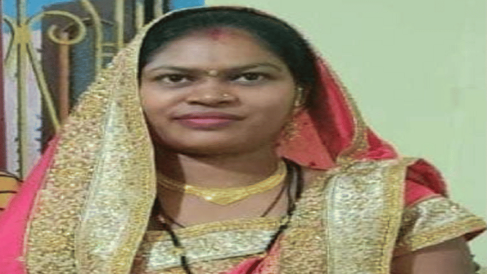 woman committed suicide by hanging herself inside house in vikas nagar Colony