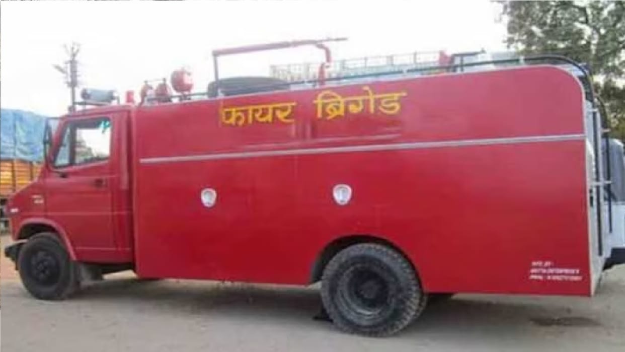 Fire in two shop, one jawan injured in raipur