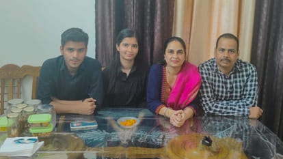 CBSE topper daughters in Mainpuri want to serve  country by becoming IAS
