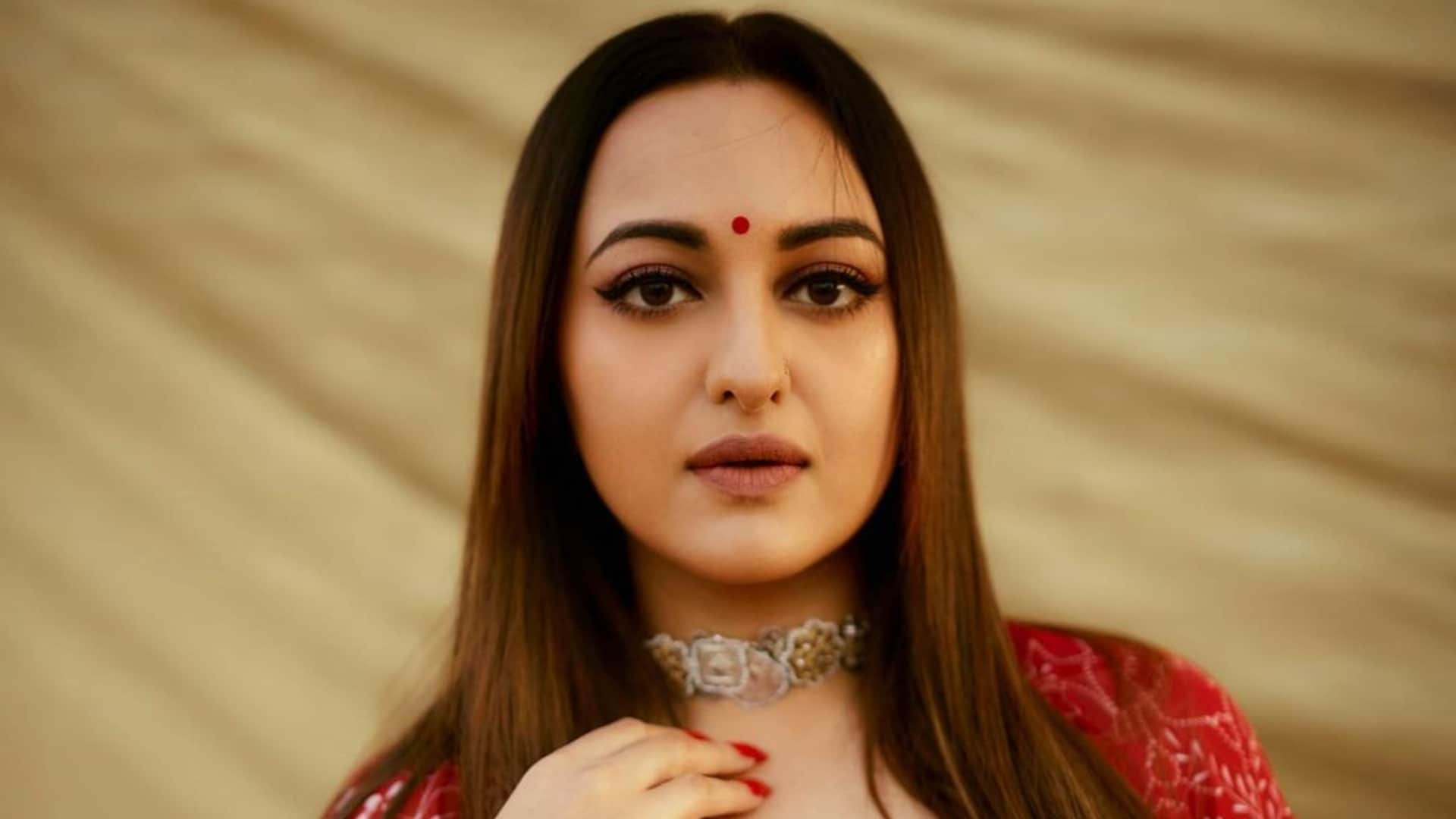 Dahaad Fame Sonakshi Sinha Reveal Why She Chooses subservient roles In The Beginning Of Career