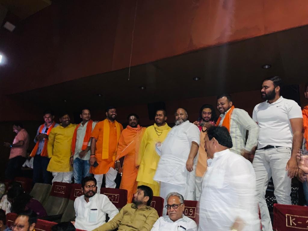 The Kerala Story: Saints, Mahamandaleshwar Santosh Das and many others present in Varanasi to watch the film T