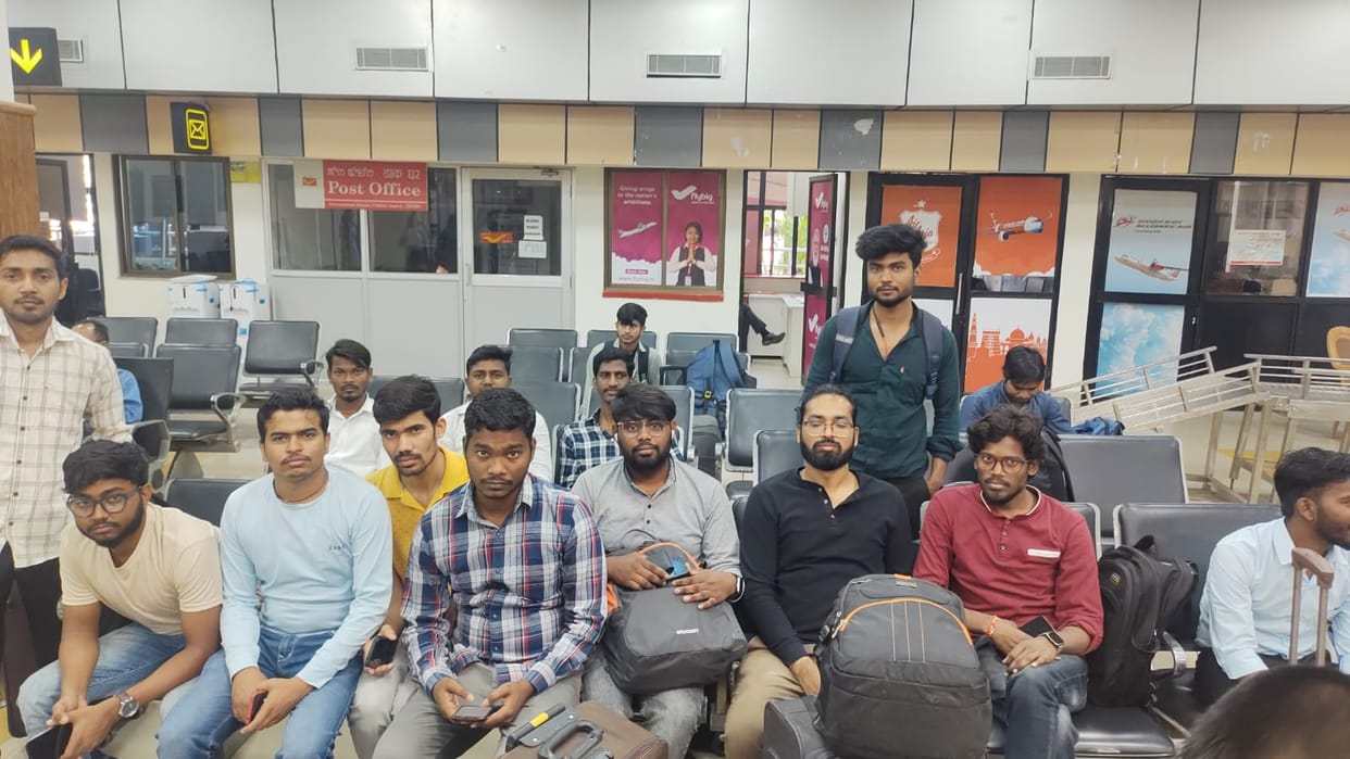 Manipur Violence 142 UP students trapped in Manipur return home nine of them from Janpur