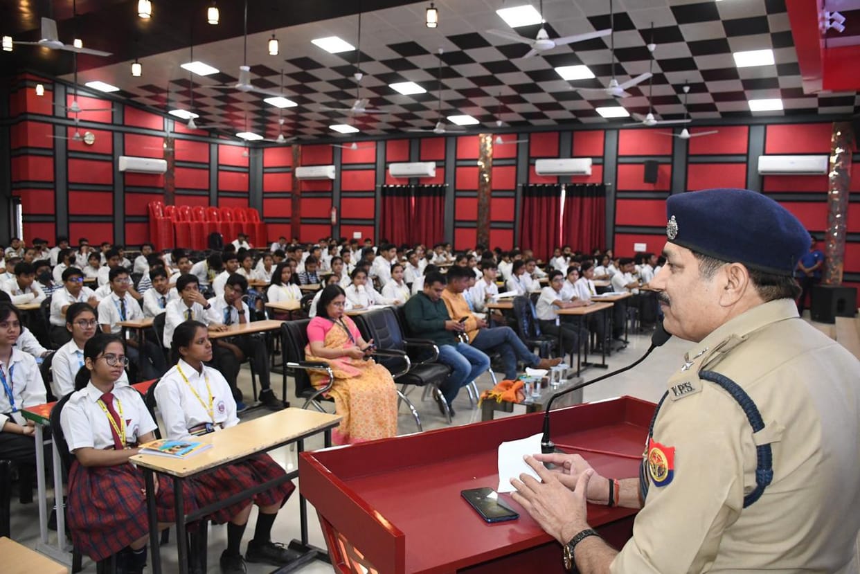 Police ki pathshala DCP Kashi Zone told safety tips to children information about cyber security