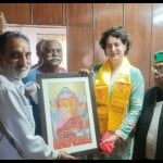 जाखू मंदिर पहुंची प्रियंका गांधी।