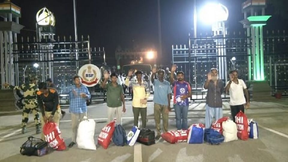 Punjab: 198 Indian fishermen released from Pakistan jail