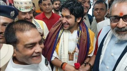 Dhirendra Shastri : बागेश्वर वाले बाबा, मनोज तिवारी और गिरिराज सिंह पर लगेगा फाइन; जानिए क्यों हो रही जांच Fine on bageswhwar baba Dhirendra Shastri, Minister Giriraj Singh and driver manoj tiwari on this case, Patna