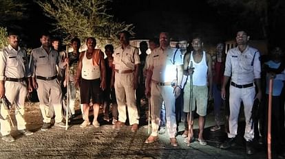 Damoh News: After hata, now armed miscreants seen in Gesabad, police reached the village at night