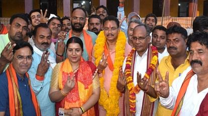 Chitrakoot Nikay Chunav: लहराया भगवा, चार में से तीन सीटें जीती भाजपा, 8 प्रत्याशियों की नहीं बच सकी जमानत UP Nikay Chunav 2023 Chitrakoot, BJP won three out of four seats