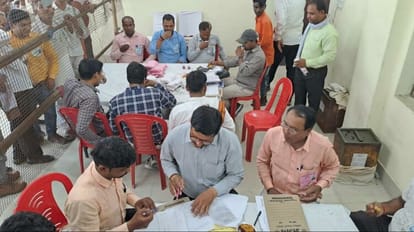 Maharajganj Nikay Chunav Result: महराजगंज नगर पालिका के निर्वतमान अध्यक्ष के बेटे को निर्दल प्रत्याशी ने हराया up nikay chunav 2023 Maharajganj election vote results