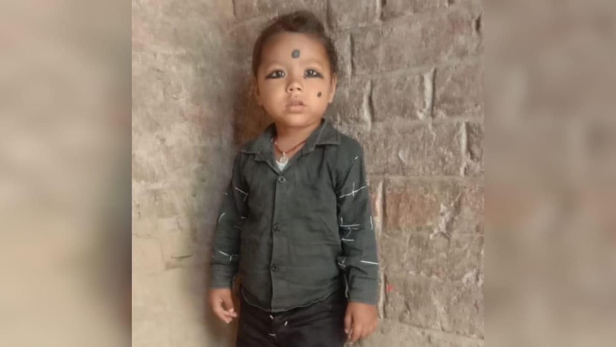 An innocent child going with grandmother in Motihari died on the spot after being hit by an unknown bus
