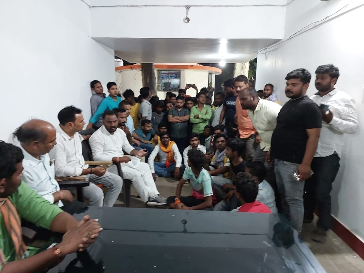 Nikay Chunav Result BJP candidate supporters and newly elected chairman clash in Azamgarh