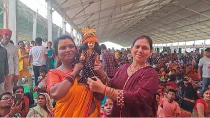 Dhirendra Shastri: Bageshwar Dham Baba arrived for reading Hanumant Katha, BJP leaders performed aarti