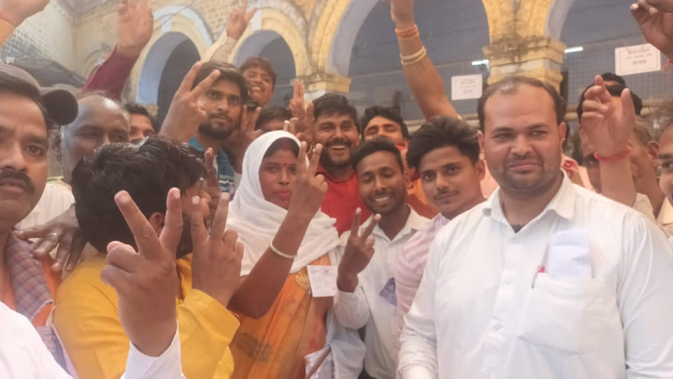 BJP leader Maya Devi again won election of Eka Nagar Panchayat President in Firozabad