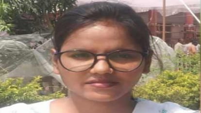 सपा सभासद एमएससी छात्रा गुंजन।