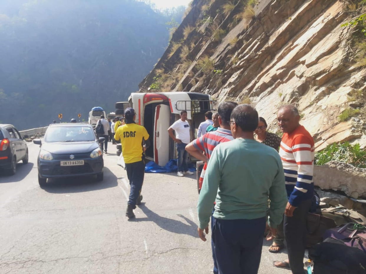 Chardham Yatra bus accident bus Gujarat passengers bus going to Rishikesh overturned pilgrims Injured