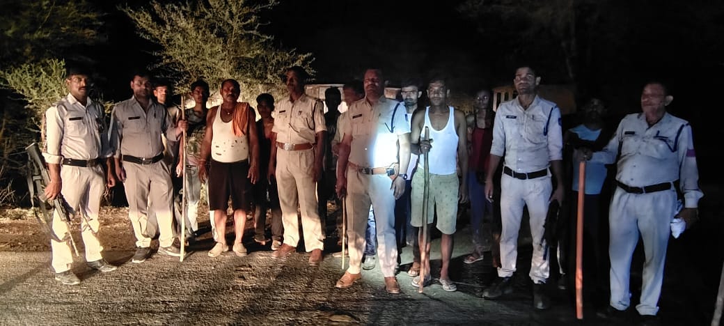 Damoh News: After hata, now armed miscreants seen in Gesabad, police reached the village at night