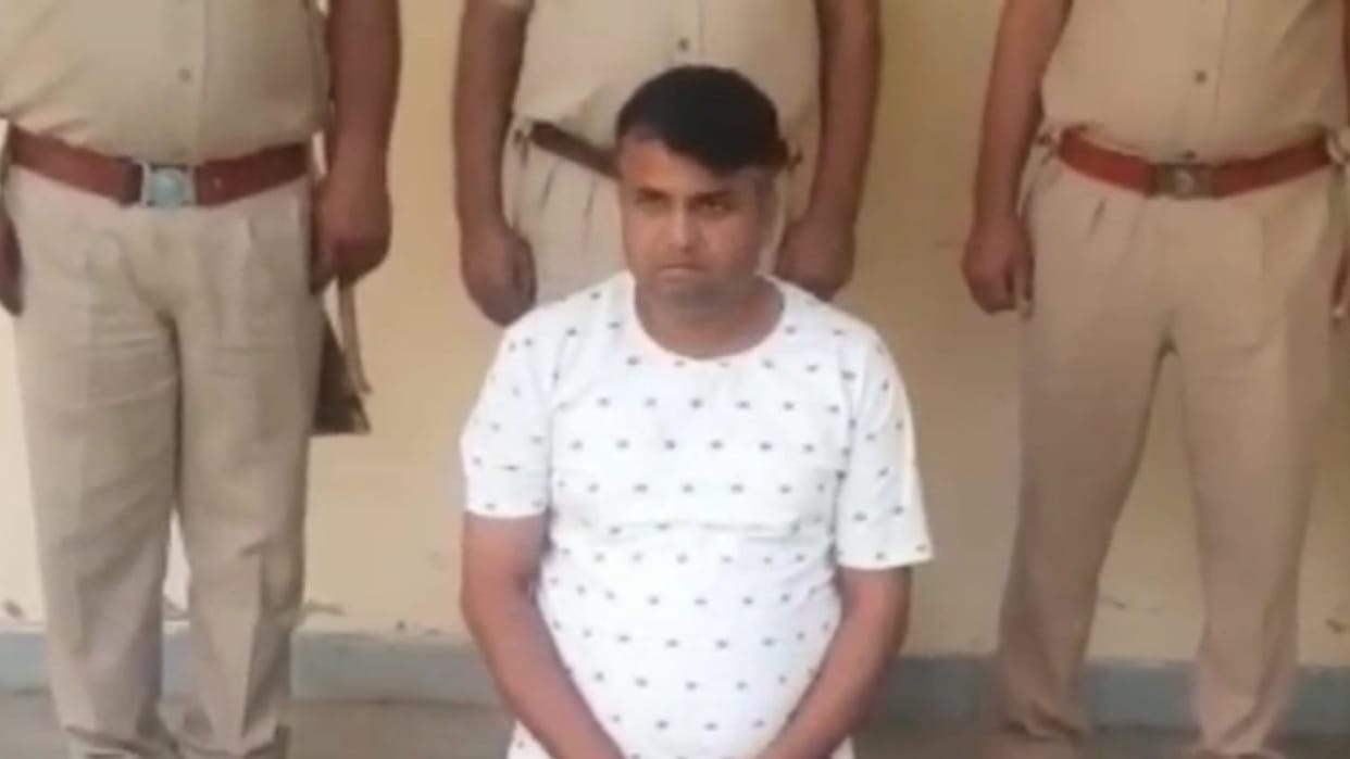 Sikar Police arrested a accused after three years who ran away after grabbing lakhs of rupees