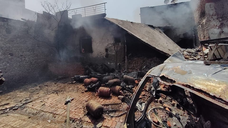 Fierce fire in gas warehouse