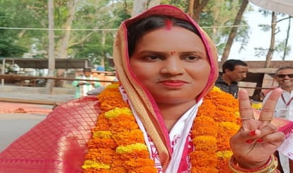 Nikay Chunav Result Mason wife became president of Maniyar Nagar Panchayat in ballia