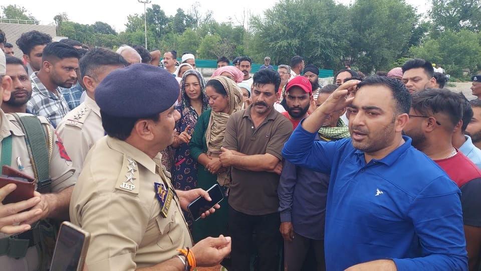 Student body found hanging from Kathua hostel, relatives allege murder, highway jammed