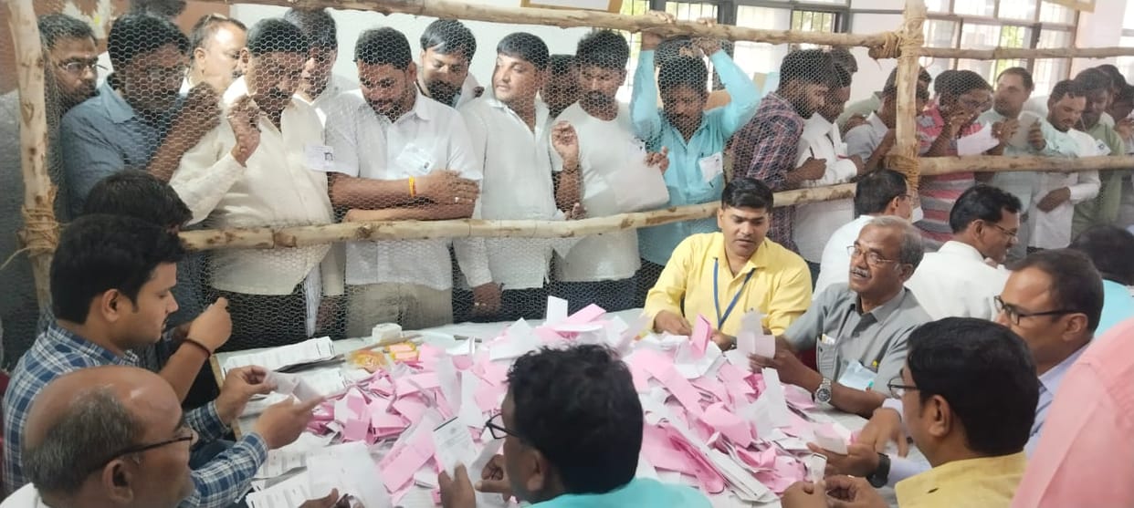 Nikay Chunav Result: Counting started in Azamgarh amidst tight security, workers reached the counting venue af