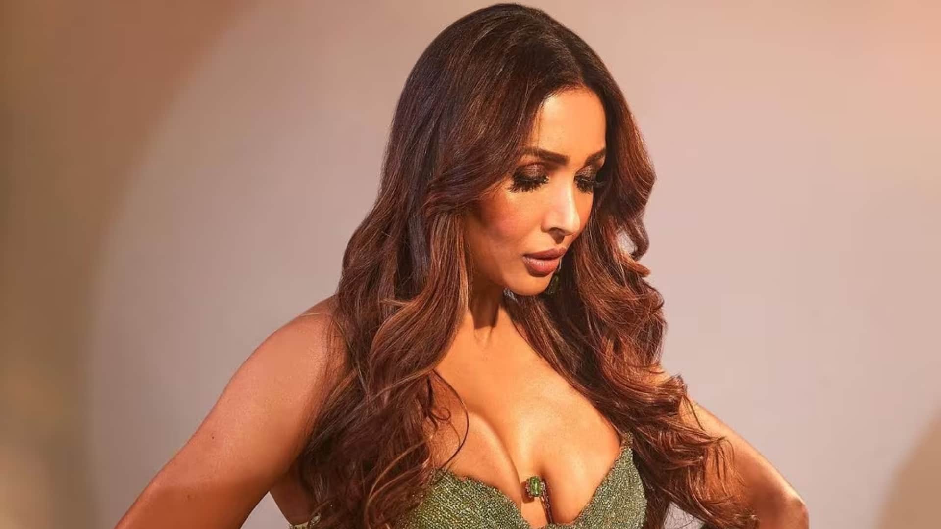 Malaika Arora Get Annoyed By Photographer As He Almost Bumped Into Her With Camera