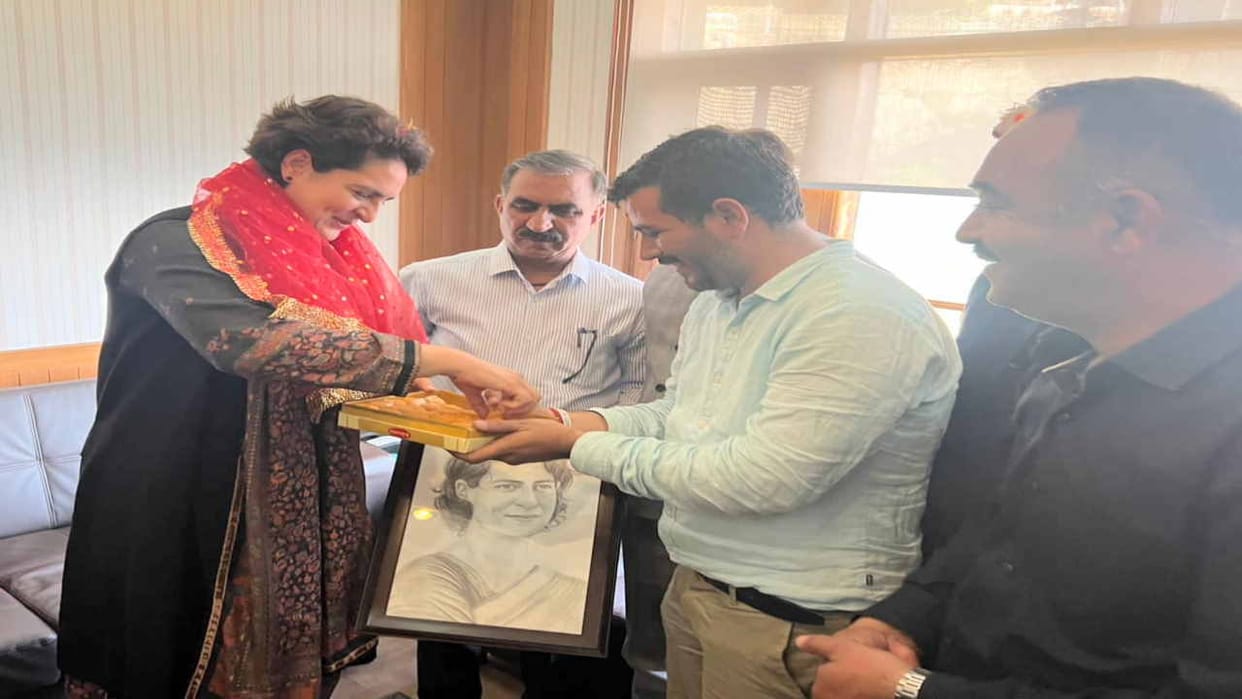 Delegation of New Pension Scheme Employees Federation met Priyanka Gandhi in Shimla, expressed gratitude for