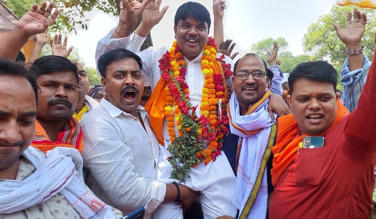 Nikay Chunav Result: BJP's Ashok Maurya won the election of councilor from Pandeypur ward, an atmosphere of ce
