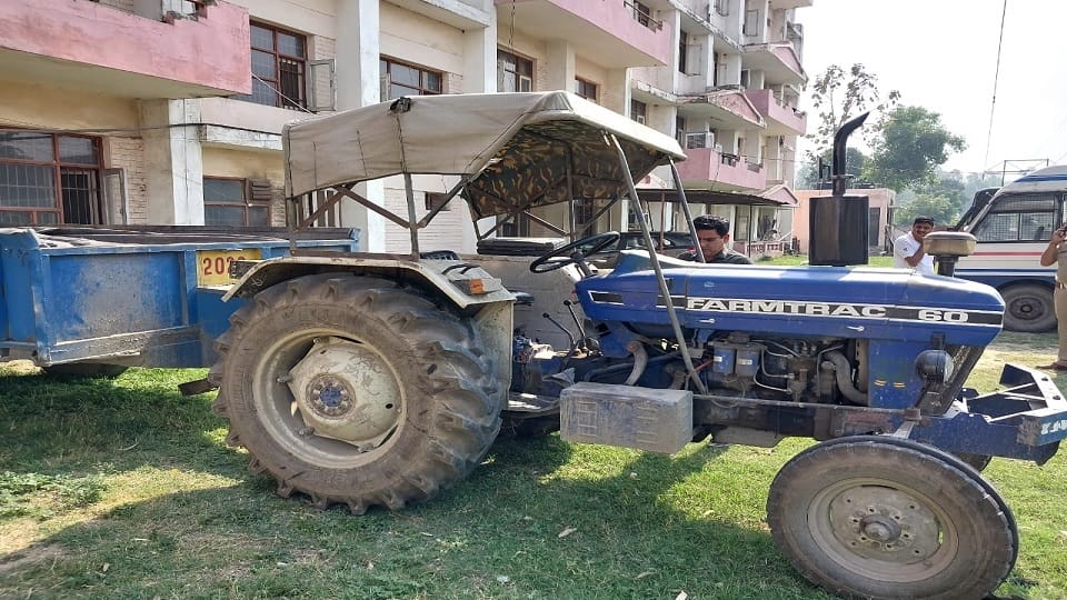 Yamunanagar police caught tractor trolley full of urea fertilizer