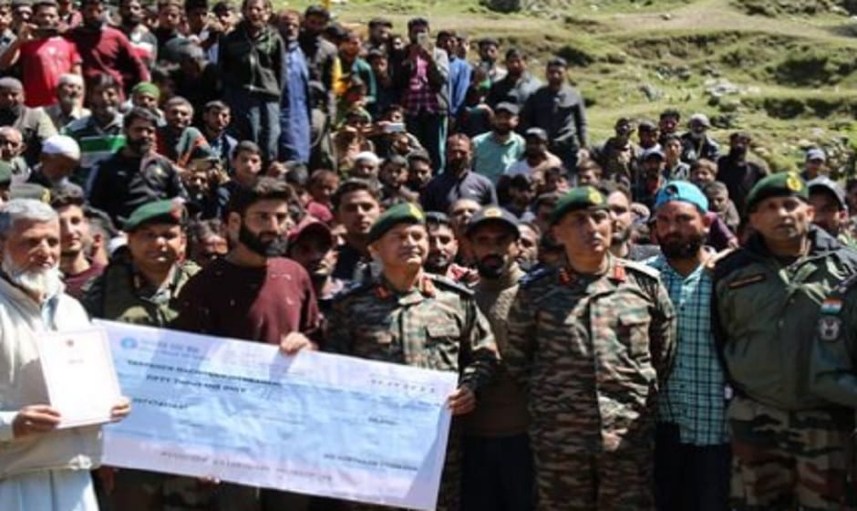 Northern Command Chief reached Madhwa village of Kishtwar, thanked those who helped the injured pilots